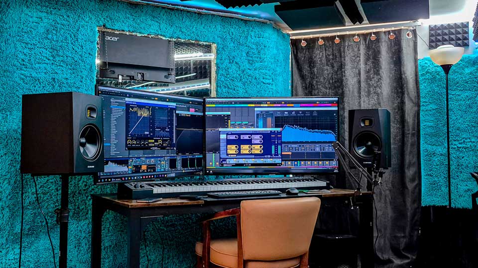 work place of sound engeneer in studio